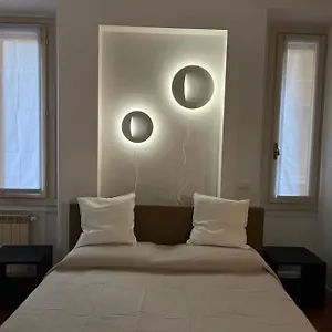 https://casa-vercelli-delizioso-bilocale-moderno-nella-vecchia-milano.it-lombardy.com